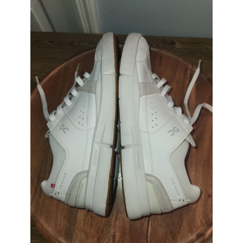 The Roger Clubhouse by On, Men's US Size 9.5, white leather sneakers - Picture 7 of 16